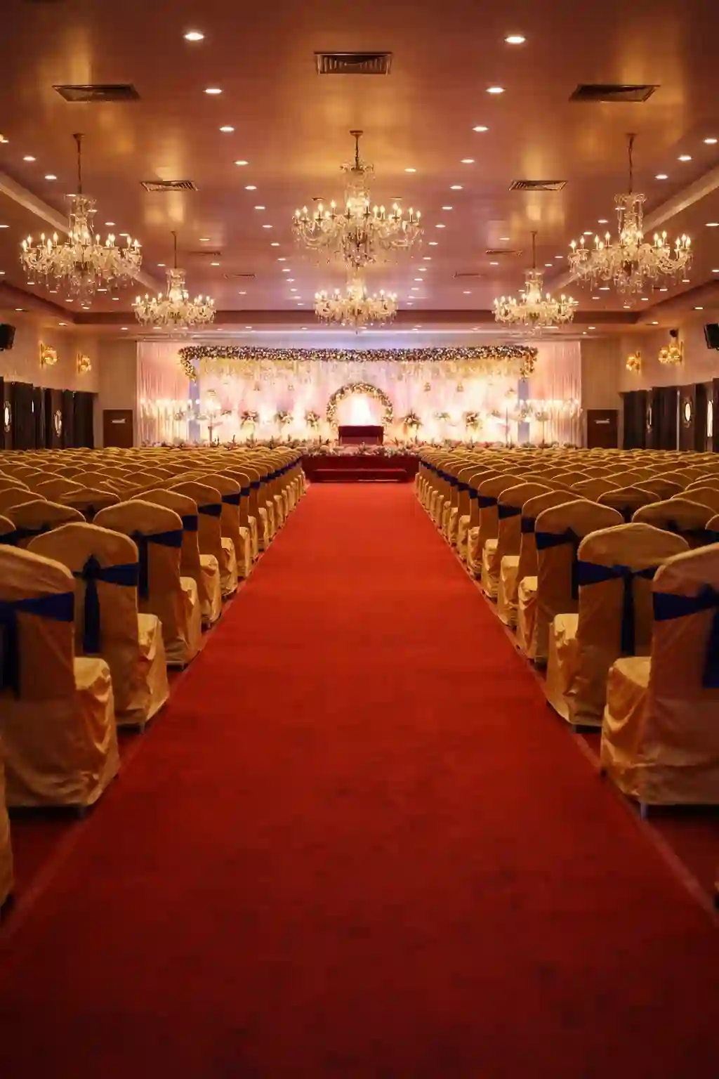 Unobstructed views in our 21,000 sq. ft. column-less halls.